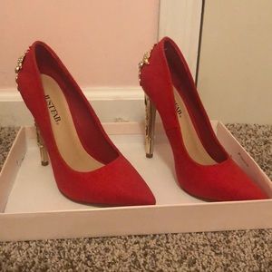 Red pumps